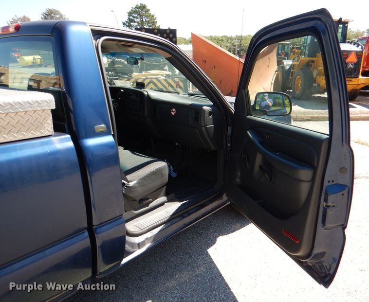 image for item DL3064 2002 Chevrolet Silverado 1500  pickup truck