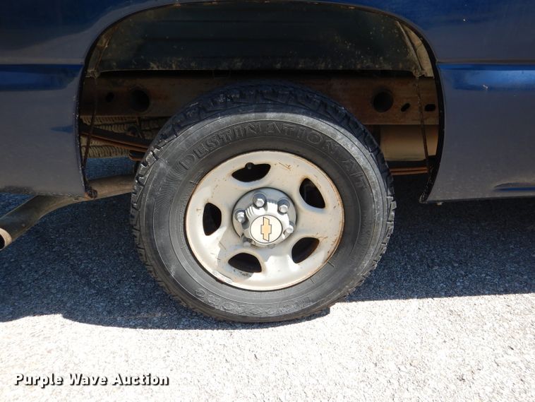 image for item DL3064 2002 Chevrolet Silverado 1500  pickup truck