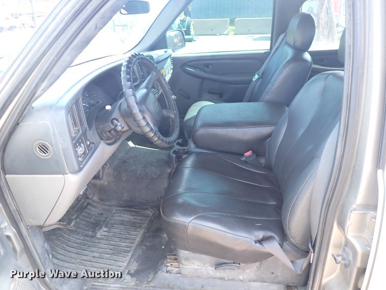 image for item DN2062 2002 Chevrolet Suburban 1500  SUV