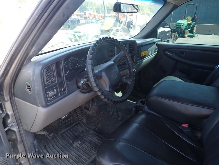 image for item DN2062 2002 Chevrolet Suburban 1500  SUV
