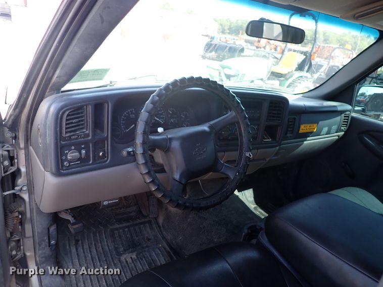 image for item DN2062 2002 Chevrolet Suburban 1500  SUV