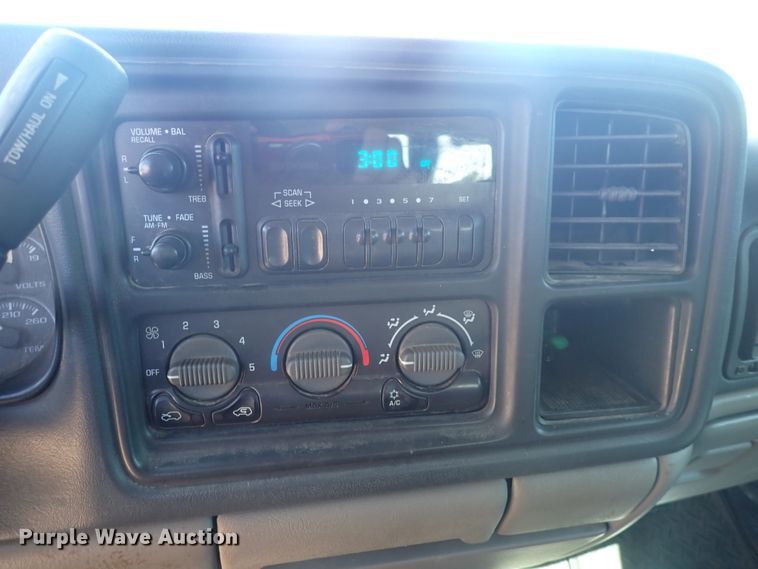 image for item DN2062 2002 Chevrolet Suburban 1500  SUV