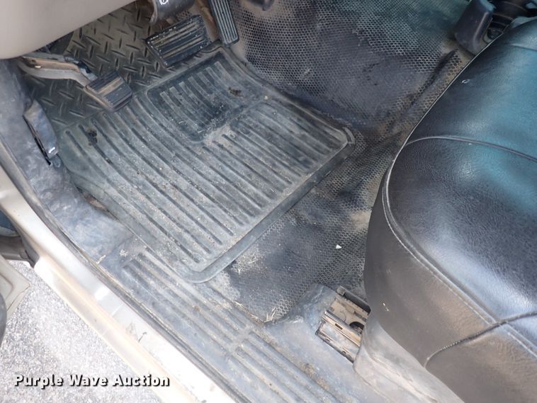 image for item DN2062 2002 Chevrolet Suburban 1500  SUV