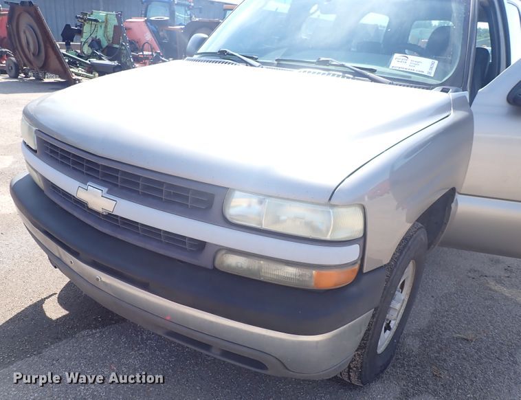 image for item DN2062 2002 Chevrolet Suburban 1500  SUV