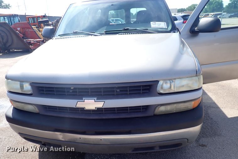 image for item DN2062 2002 Chevrolet Suburban 1500  SUV