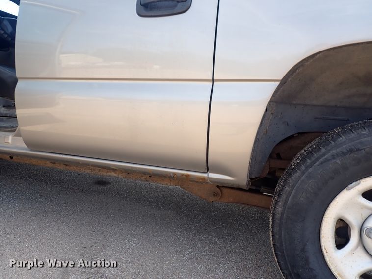 image for item DN2062 2002 Chevrolet Suburban 1500  SUV