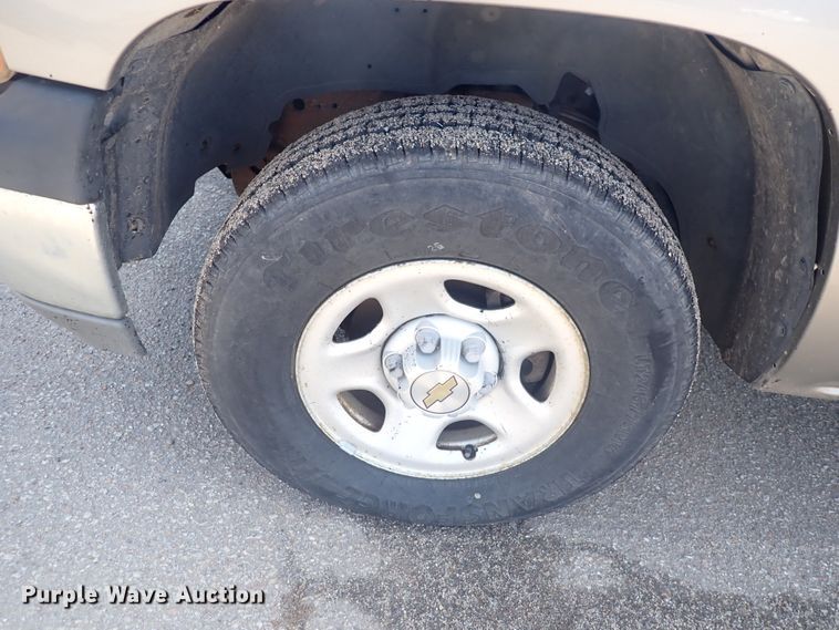 image for item DN2062 2002 Chevrolet Suburban 1500  SUV