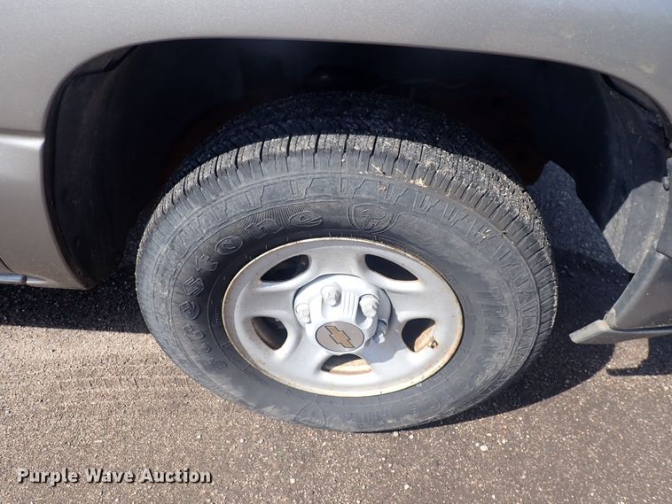 image for item DN2062 2002 Chevrolet Suburban 1500  SUV