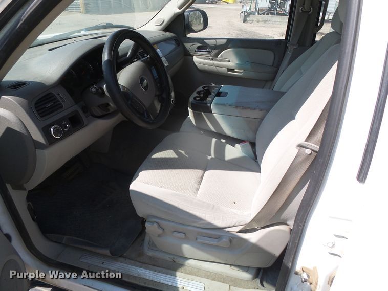 image for item GP9498 2008 Chevrolet Suburban LS  SUV