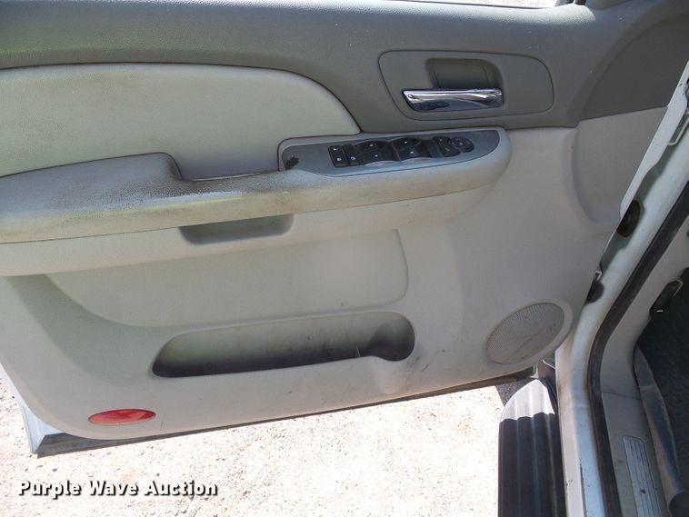 image for item GP9498 2008 Chevrolet Suburban LS  SUV