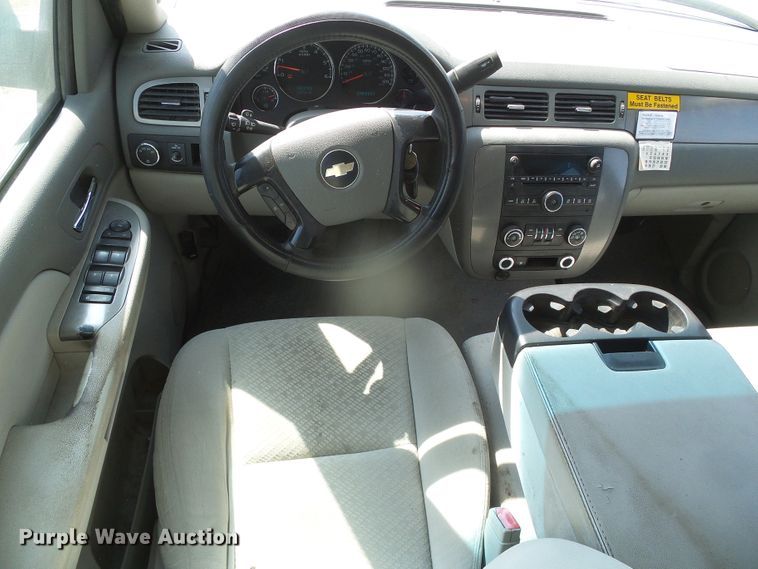 image for item GP9498 2008 Chevrolet Suburban LS  SUV