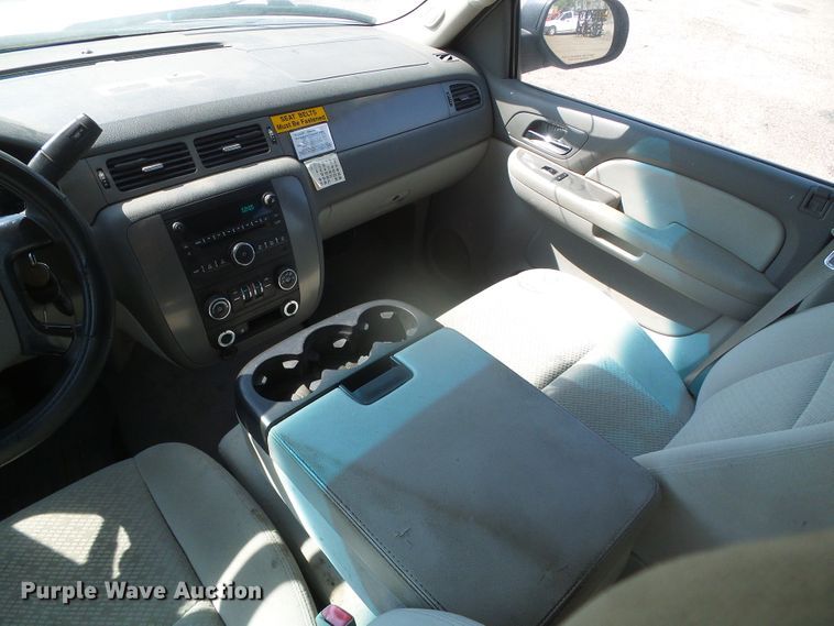 image for item GP9498 2008 Chevrolet Suburban LS  SUV