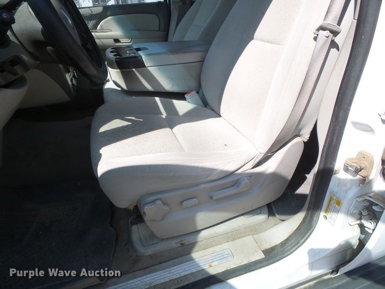 image for item GP9498 2008 Chevrolet Suburban LS  SUV