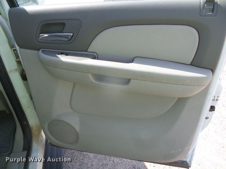 image for item GP9498 2008 Chevrolet Suburban LS  SUV