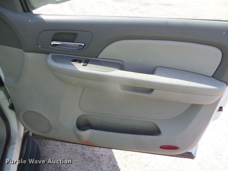 image for item GP9498 2008 Chevrolet Suburban LS  SUV