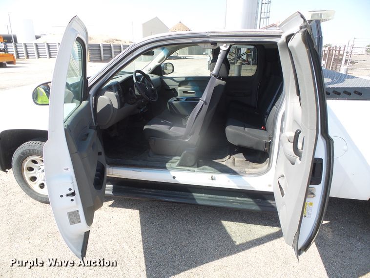 image for item GP9500 2011 Chevrolet Silverado 1500  Ext. Cab pickup truck