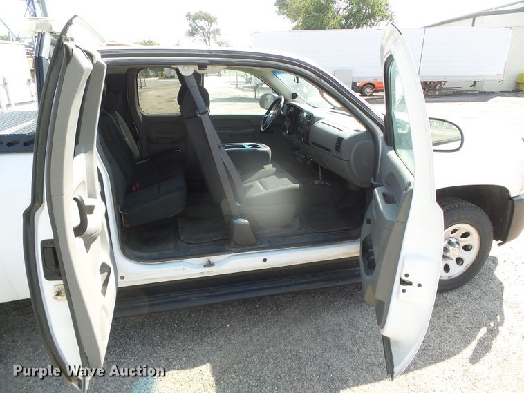 image for item GP9500 2011 Chevrolet Silverado 1500  Ext. Cab pickup truck
