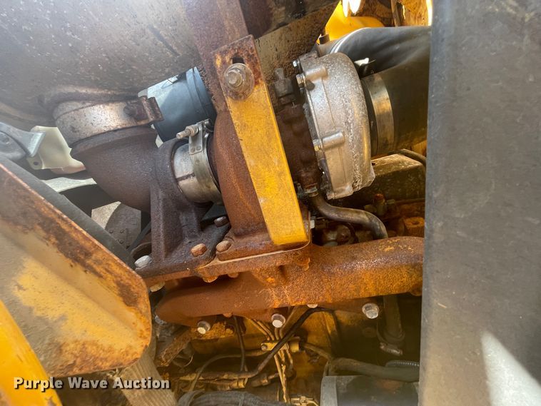 image for item JQ9638 2003 John Deere 310G  backhoe