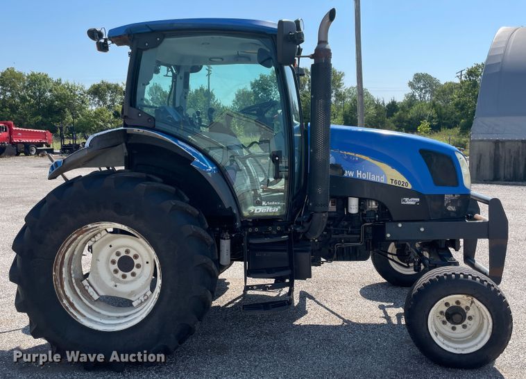 image for item JQ9639 2009 New Holland T6020  tractor