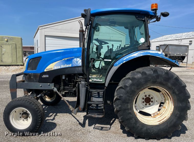 image for item JQ9639 2009 New Holland T6020  tractor