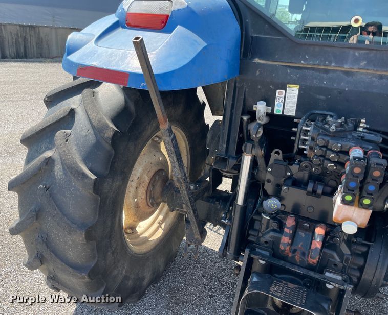 image for item JQ9639 2009 New Holland T6020  tractor