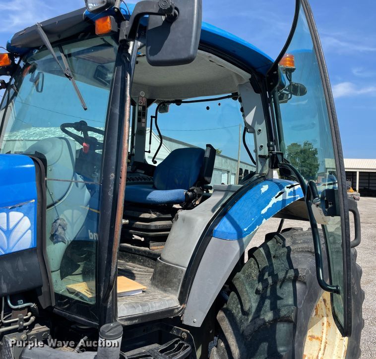 image for item JQ9639 2009 New Holland T6020  tractor