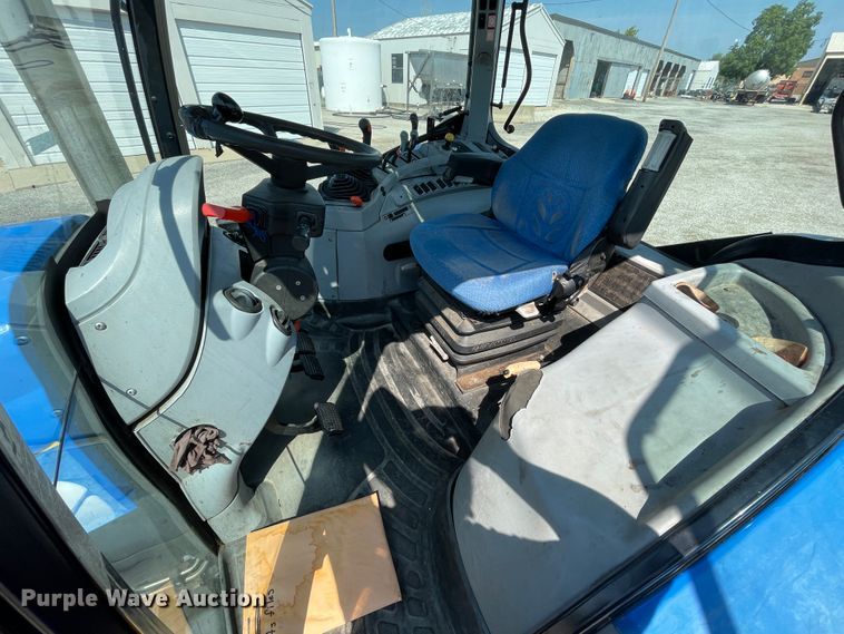 image for item JQ9639 2009 New Holland T6020  tractor