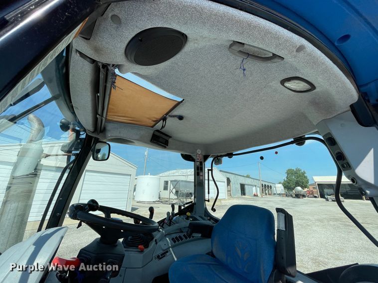 image for item JQ9639 2009 New Holland T6020  tractor