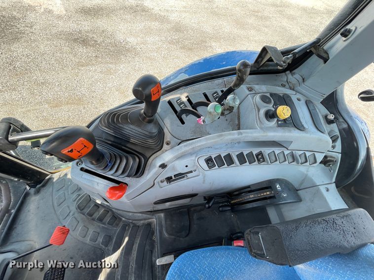 image for item JQ9639 2009 New Holland T6020  tractor