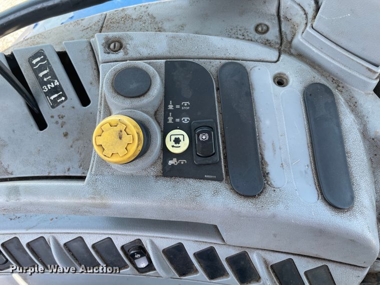 image for item JQ9639 2009 New Holland T6020  tractor