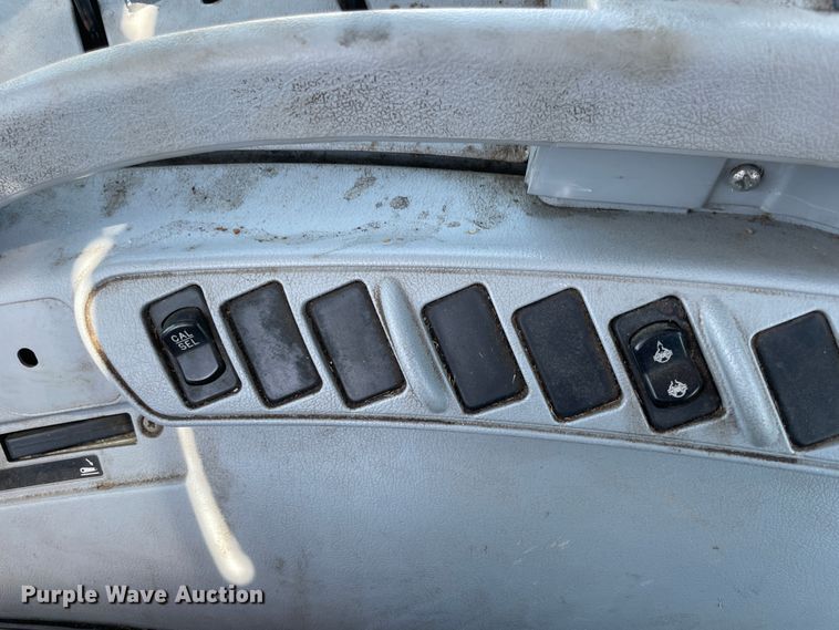 image for item JQ9639 2009 New Holland T6020  tractor