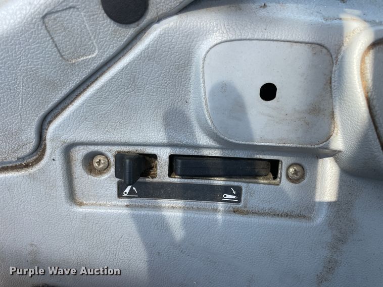 image for item JQ9639 2009 New Holland T6020  tractor