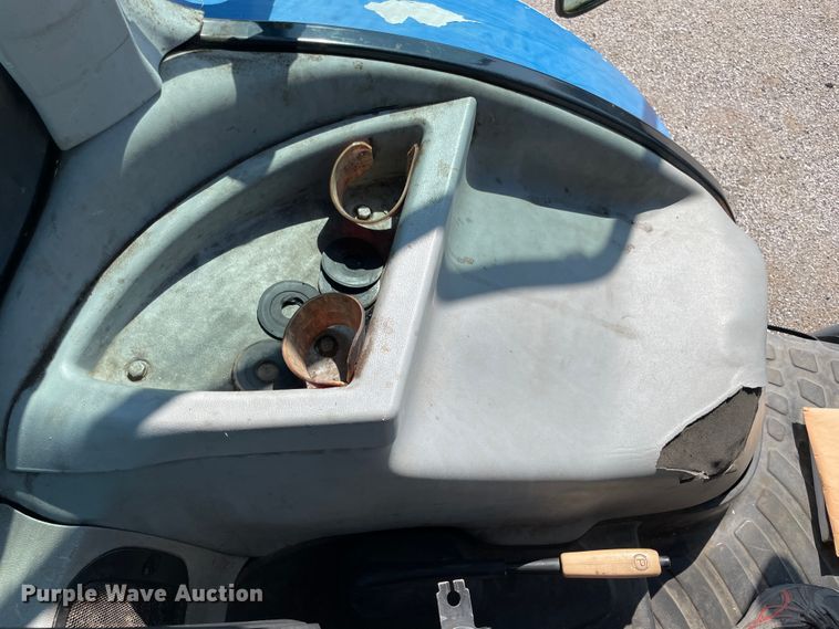 image for item JQ9639 2009 New Holland T6020  tractor