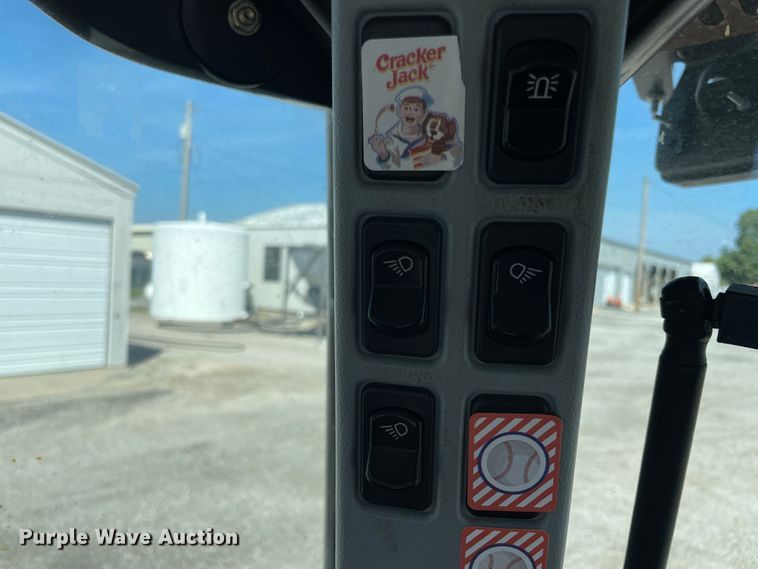 image for item JQ9639 2009 New Holland T6020  tractor