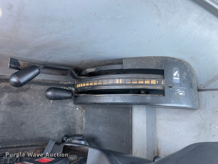 image for item JQ9639 2009 New Holland T6020  tractor