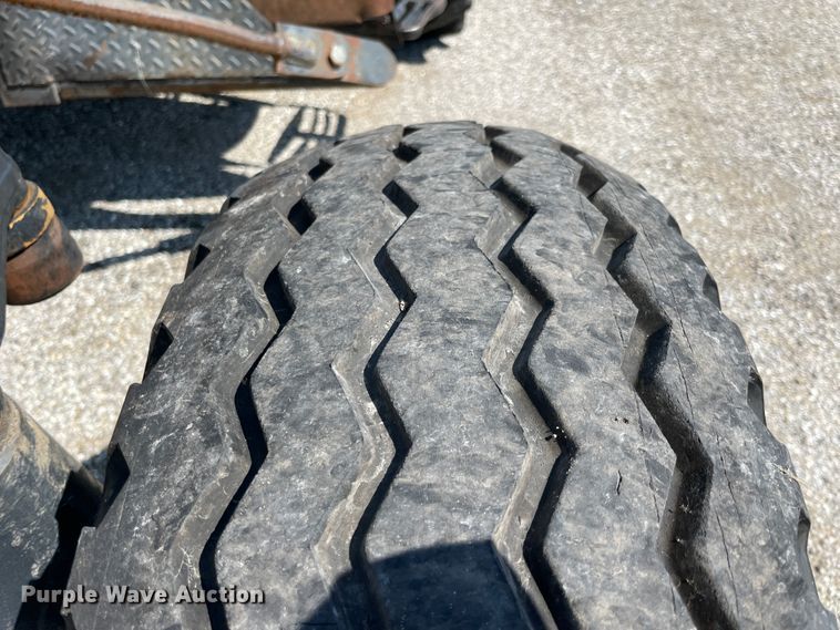 image for item JQ9639 2009 New Holland T6020  tractor