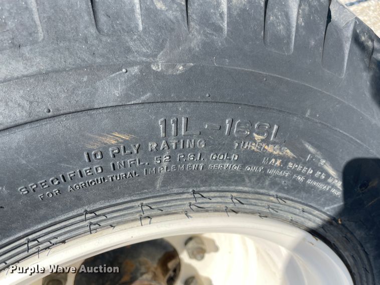 image for item JQ9639 2009 New Holland T6020  tractor