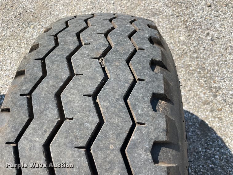 image for item JQ9639 2009 New Holland T6020  tractor