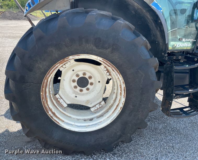 image for item JQ9639 2009 New Holland T6020  tractor