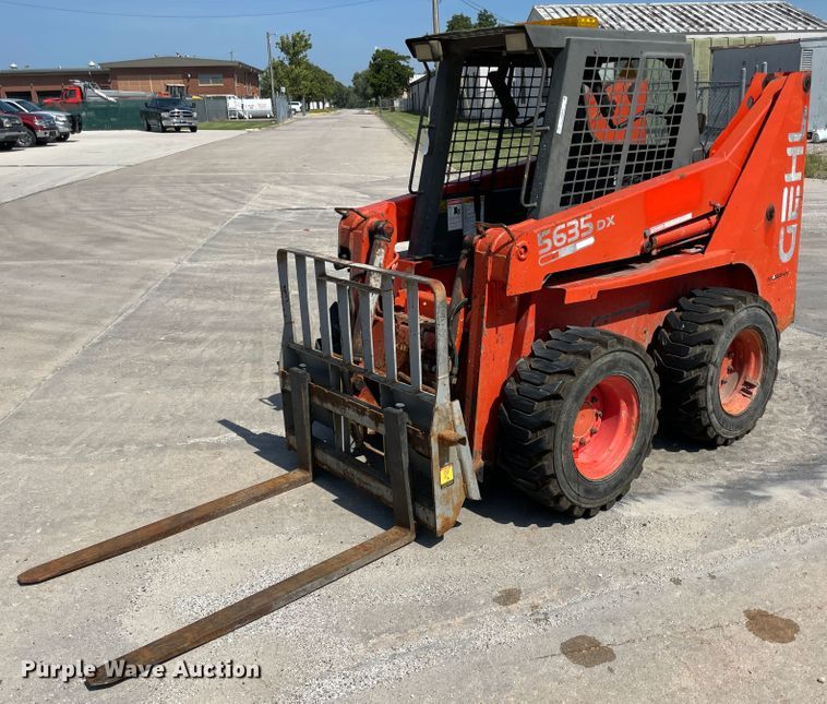 image for item JQ9640 1999 Gehl 5635DX  skid steer loader