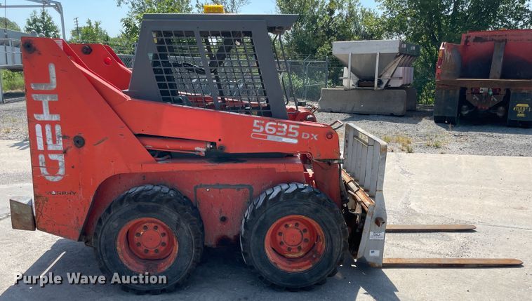 image for item JQ9640 1999 Gehl 5635DX  skid steer loader