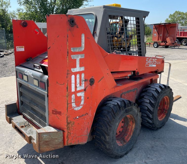 image for item JQ9640 1999 Gehl 5635DX  skid steer loader