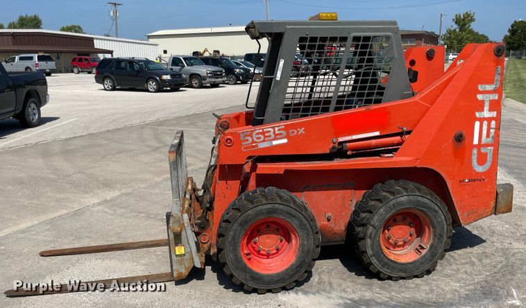 image for item JQ9640 1999 Gehl 5635DX  skid steer loader