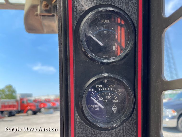 image for item JQ9640 1999 Gehl 5635DX  skid steer loader