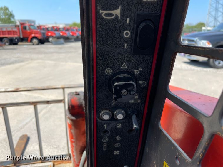 image for item JQ9640 1999 Gehl 5635DX  skid steer loader