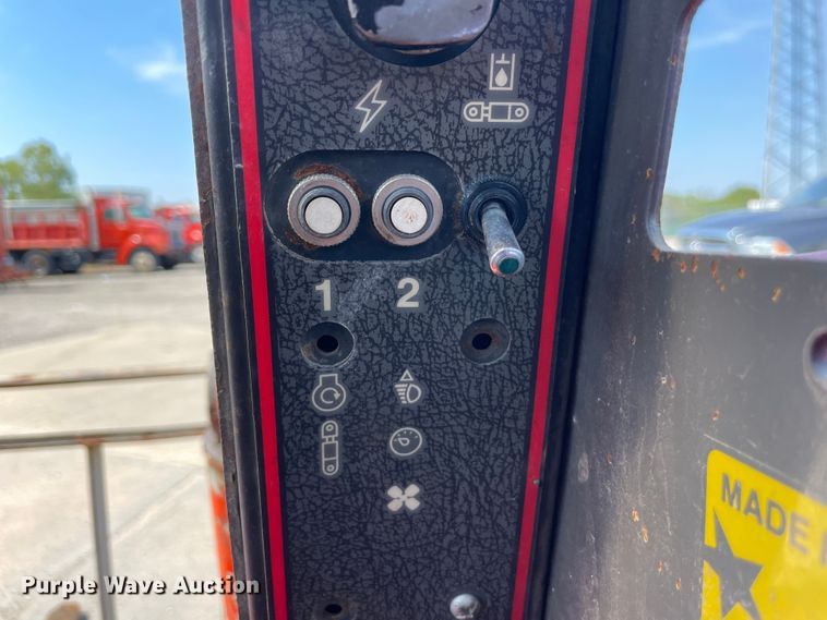 image for item JQ9640 1999 Gehl 5635DX  skid steer loader