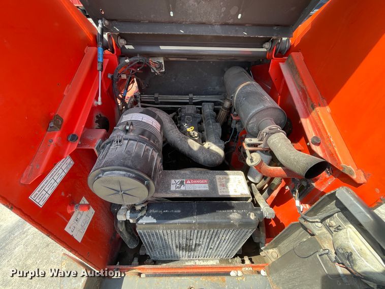 image for item JQ9640 1999 Gehl 5635DX  skid steer loader