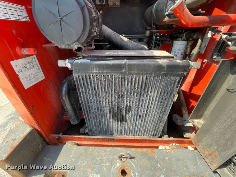 image for item JQ9640 1999 Gehl 5635DX  skid steer loader