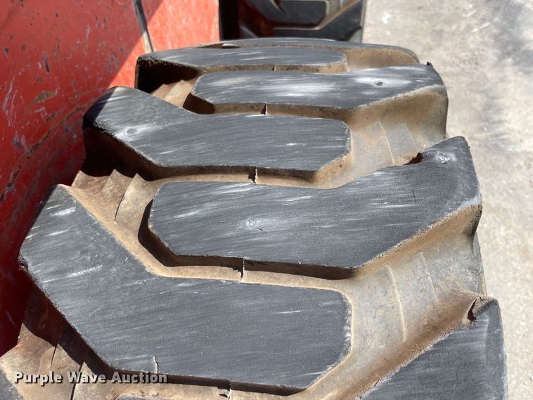 image for item JQ9640 1999 Gehl 5635DX  skid steer loader