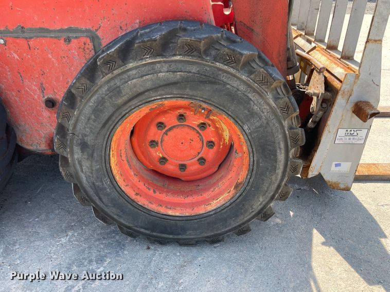 image for item JQ9640 1999 Gehl 5635DX  skid steer loader